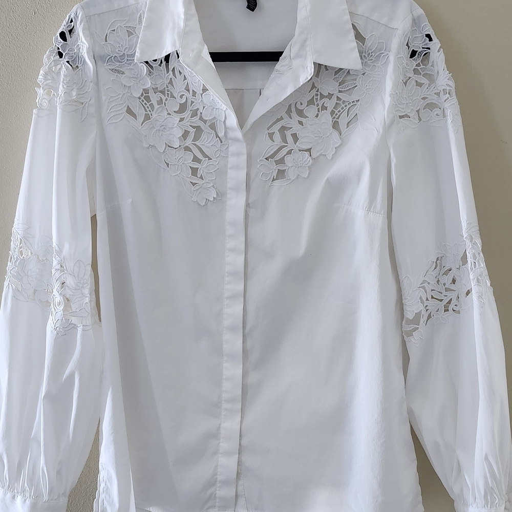 White House Black Market 3D Floral Lace White Button Down Shirt Size 10